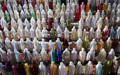Muslimah Tarawih di Masjid atau di Rumah