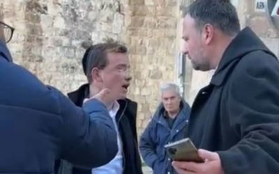 Dua Pemuda Radikal Israel Meludahi Kepala Biara Kristen Yerusalem