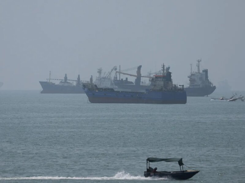AS Serang Dua Peluncur Rudal Iran di Pulau Larak