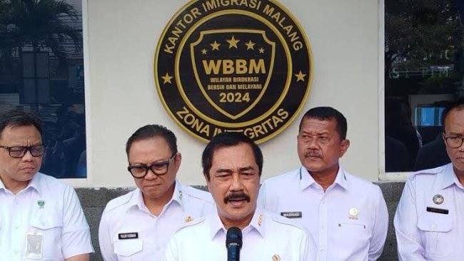 Menteri Imigrasi: Tersangka Korupsi Riza Chalid Berada di Malaysia, Paspor Telah Dicabut