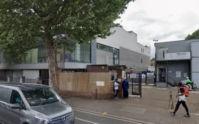 Jamaah Muslim Lumpuhkan Penyerang Rasis di Depan Masjid London