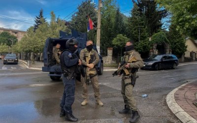 NATO Desak Kosovo Redakan Ketegangan dengan Serbia Setelah Bentrokan