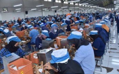 Wakil Rakyat Hidup Mewah, Buruh Bertahan di Ujung Tanduk