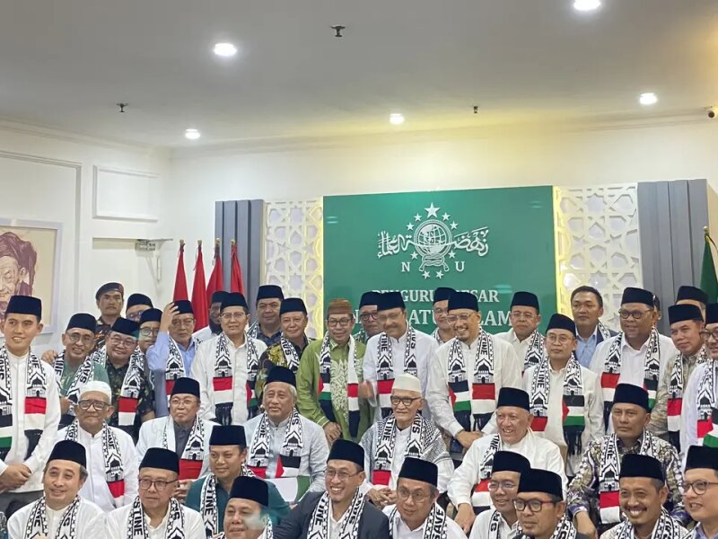 Pengurus PBNU Kompak Kenakan Syal Palestina Saat Umumkan Struktur Baru