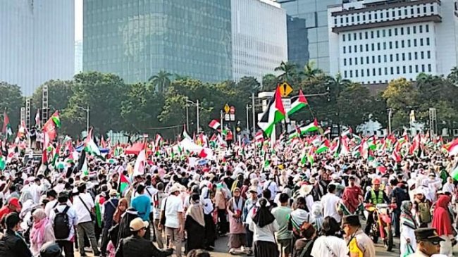 Lautan Massa API-Palestina Penuhi Kawasan Patung Kuda: Serukan 11 Tuntutan untuk Kemerdekaan Palestina
