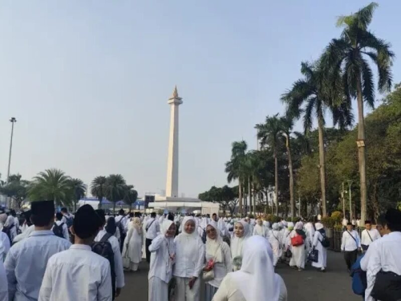 Ribuan Warga Padati Monas Ikuti Zikir dan Doa Kebangsaan, Kemenag Targetkan 100 Ribu Peserta