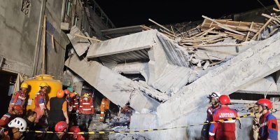 Wali Santri Desak Evakuasi dengan Alat Berat di Ponpes Al Khoziny Sidoarjo: Bau Sudah Menyengat!