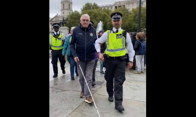 Dituduh Teroris, Pria Tuna Netra Ditangkap Polisi Inggris karena Bela Palestina