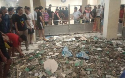Kubah masjid di Makassar roboh saat jamaah hendak shalat tarawih