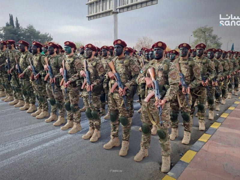 Parade Militer Megah Warnai Peringati Kejatuhan Assad di Suriah