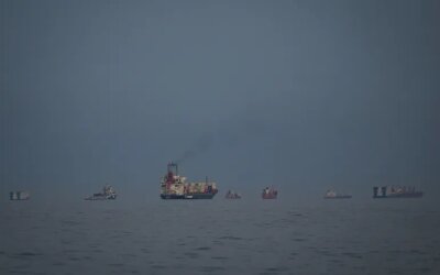 Ribuan Kapal Terjebak di Hormuz, Iran Terapkan 'Uang Tol' Pakai Yuan