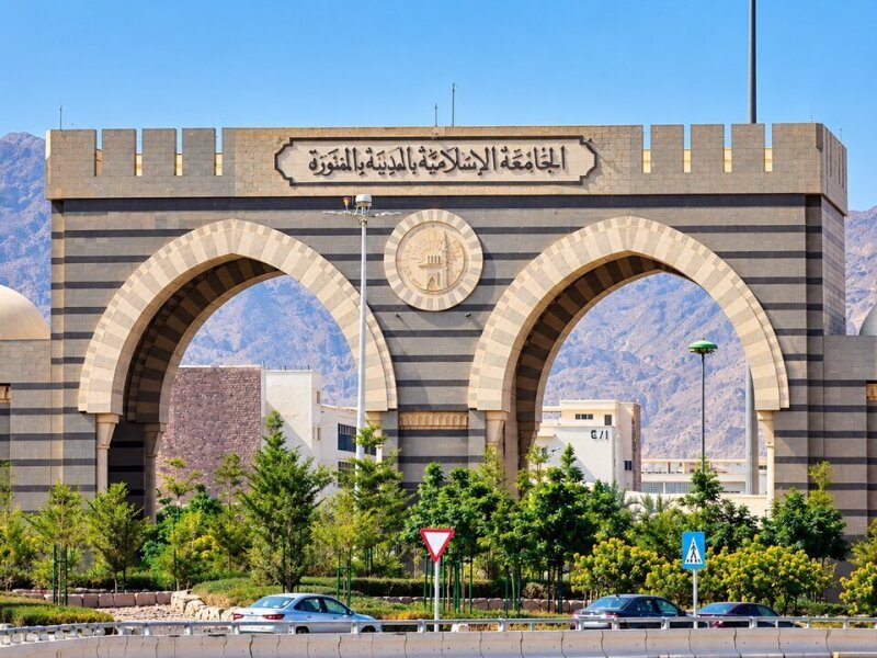 Betulkah Ada Daftar 100 Penulis “Terlarang” di Universitas Islam Madinah?