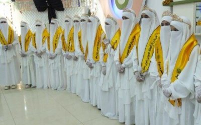 Siswi-siswi Lulusan Madrasah Kabul Serukan untuk Pembukaan Kembali Sekolah dan Universitas