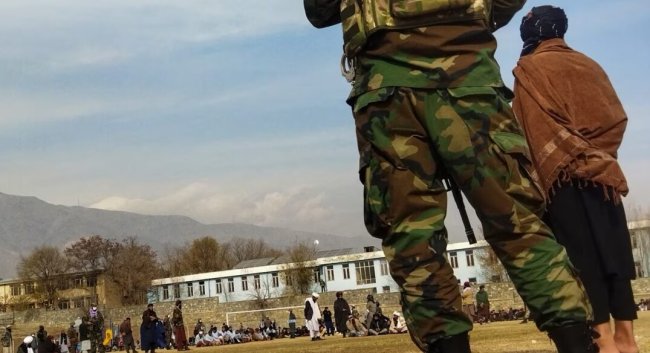 Terbukti Melakukan Korupsi Moral, IIA Cambuk Pelaku di Muka Umum