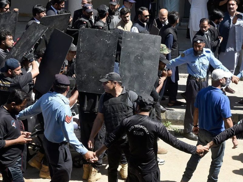 Mahkamah Agung Pakistan Perintahkan Mantan PM Imran Khan Dibebaskan, Penangkapannya Dinilai Tidak Sah