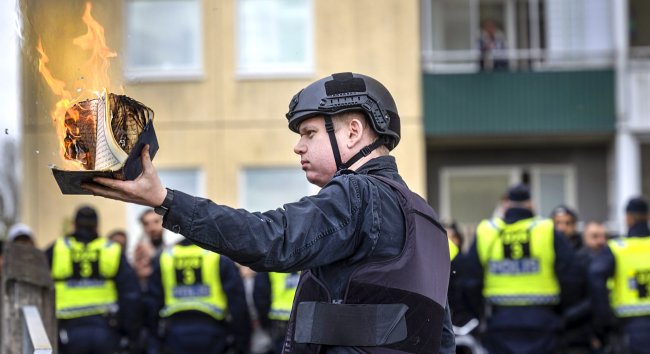 Sambut Ramadhan, Paludan Ancam Bakar Lagi Al Quran di Inggris
