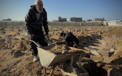 Ini Dia Pria yang Berjasa Menguburkan 18.000 Korban Genosida Gaza