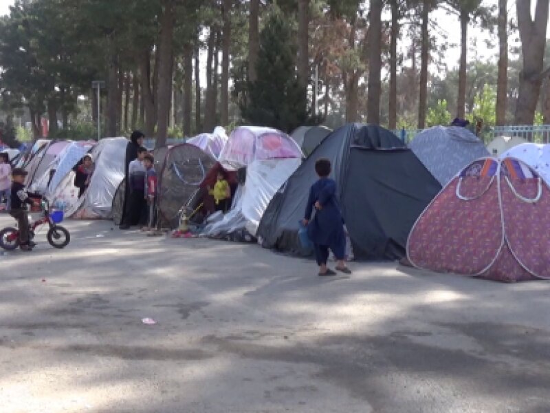 Khawatir gempa susulan, warga Herat tinggal di tenda-tenda pinggir jalan
