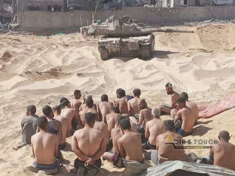 Warga Palestina Ditelanjangi Dihadapan Moncong Tank Usai 'Israel' Menggrebek RS Kamal Adwan