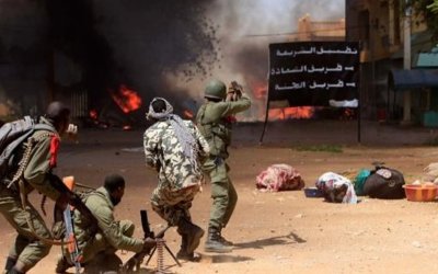Militan JNIM Serang Pangkalan Militer Mali, Puluhan Orang Tewas
