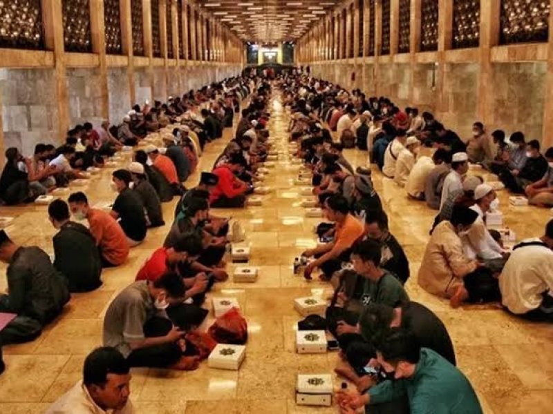 Masjid Istiqlal Sediakan 4.000 Makanan Gratis Setiap Hari untuk Sahur dan Berbuka