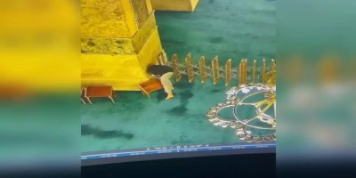 Dengan Robekan Al Quran, Seorang Pria Coba Bakar Masjid Hagia Sopia