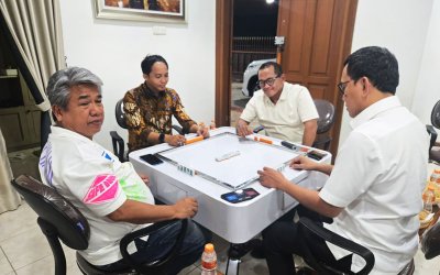 Menhut Raja Juli Bermain Domino dengan Mantan Tersangka Pembalakan Liar, MAKI: Tidak Etis!