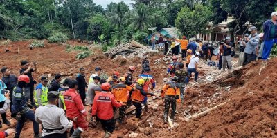 Longsor Terjang Cibeunying Cilacap: Tiga Tewas, 20 Warga Masih Tertimbun