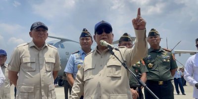 Prabowo Dianggap Pasang Badan untuk Jokowi dalam Kasus Whoosh