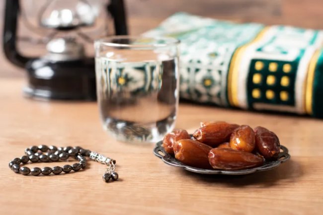Rahasia Sehat Berbuka Puasa: Mengapa Harus Dimulai dengan Kurma dan Air?