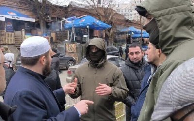 Muslim Ukraina Protes Dihalangi Shalat Jumat