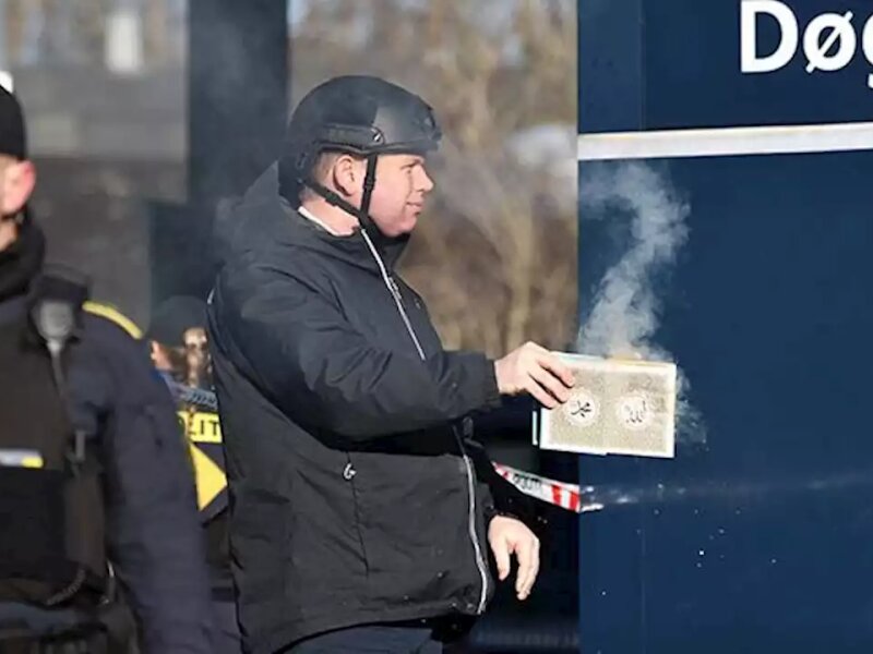 KETERLALUAN! Rasmus Paludan Kembali Bakar Al Quran, Kini di Depan Masjid