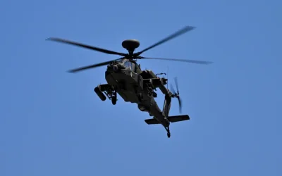 Respons Jatuhnya Helikopter Apache, AS Luncurkan 3 Gelombang Serangan di Selat Hormuz