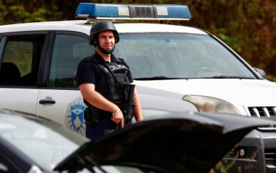 Kosovo Tuntut Serbia Serahkan Orang-Orang Bersenjata yang Melarikan Diri Setelah Baku Tembak Mematikan