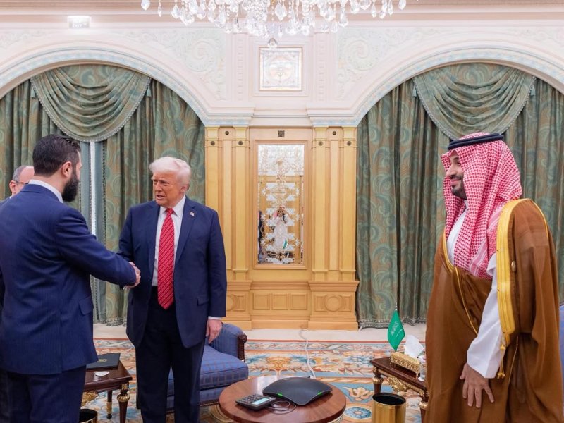 Trump dan Asy-Syaraa: Bagaimana Memahami Peran Baru Amerika di Suriah?