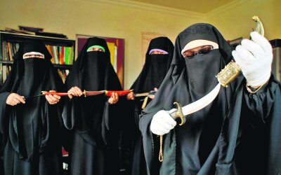 Tokoh Perlawanan Perempuan Kashmir Divonis Seumur Hidup oleh India