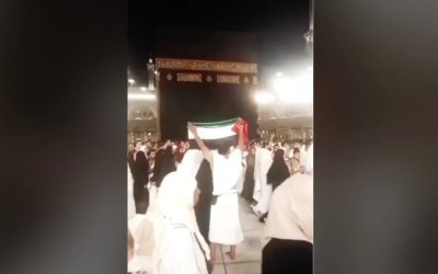 Bentangkan Bendera di Depan Ka’bah, Jamaah Umrah Mesir Ditangkap Aparat Saudi