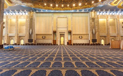 Kuwait melarang imam membaca Qur'an dari ponsel selama shalat