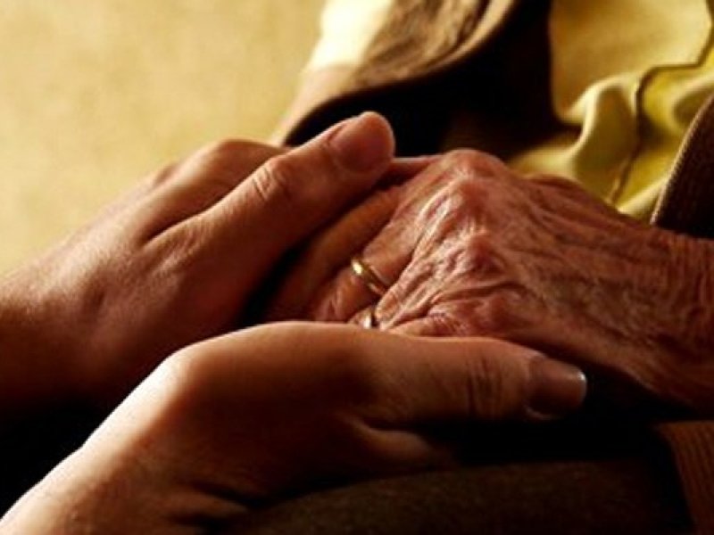 Membantu Kedua Orang Tua, Apakah Kewajiban Anak Laki-laki atau Anak Perempuan?