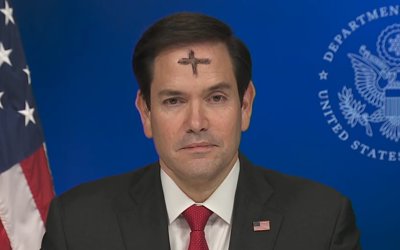 Heboh! Menlu AS Muncul di TV dengan Tanda Salib di Dahi