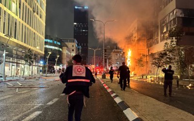 Warga ‘Israel’ Panik, 100 Roket Hizbullah Hujani Wilayah Tel Aviv