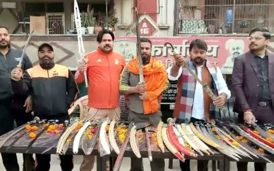 Bagikan Pedang pada Warga, Massa Hindu Radikal Minta Warga Bersiap Perangi Muslim