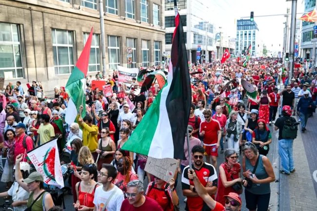 Puluhan Ribu Warga Belgia Turun ke Jalan Protes Genosida &#8220;Israel&#8221; di Gaza