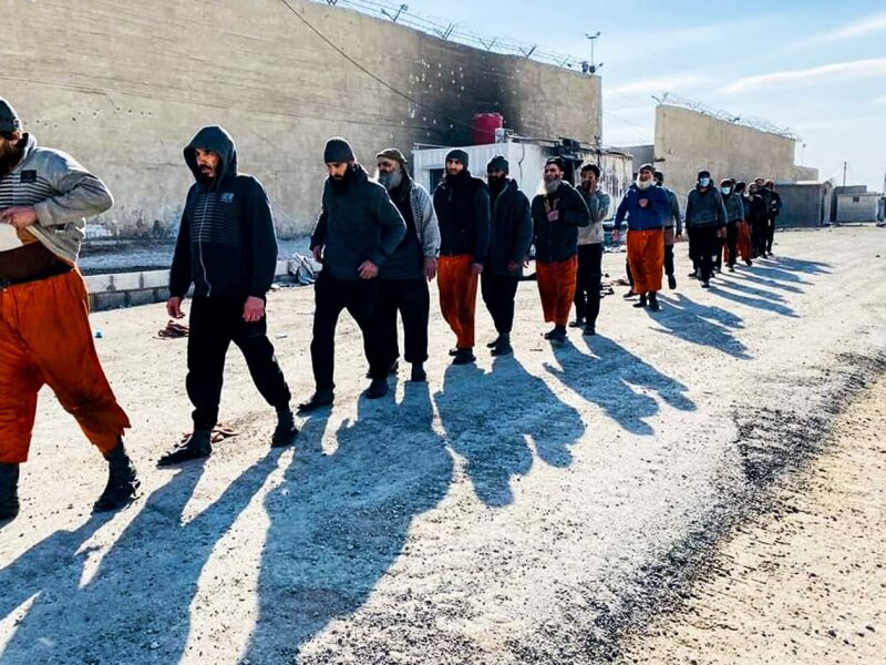 Irak Terima Ratusan Tahanan ISIS dari Suriah, Termasuk Tokoh Senior