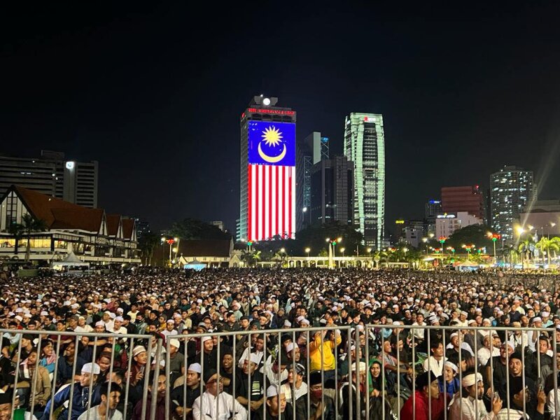 Masyaa Allah, tausiyah Ustadz Abdul Somad di Dataran Merdeka Malaysia dihadiri ribuan orang