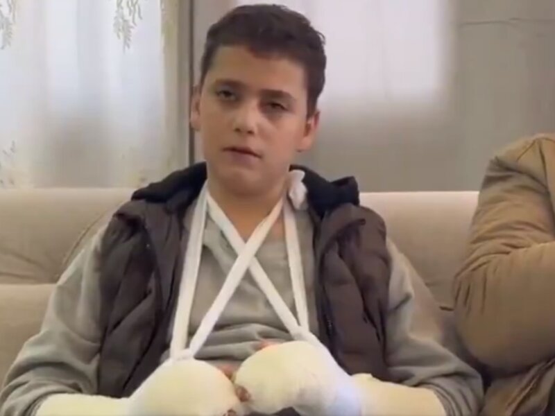 Sandera 'Israel' Pulang dengan Cinta, Sandera Palestina Pulang dengan Luka