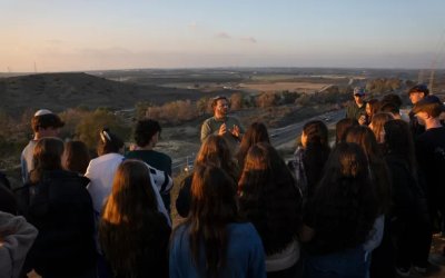 Pemukim 'Israel' Terobos Perbatasan Gaza dan Kibarkan Bendera, Serukan Pendudukan Kembali