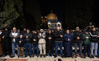 60.000 Warga Palestina Penuhi Shalat Tarawih Pertama di Masjidil Aqsa