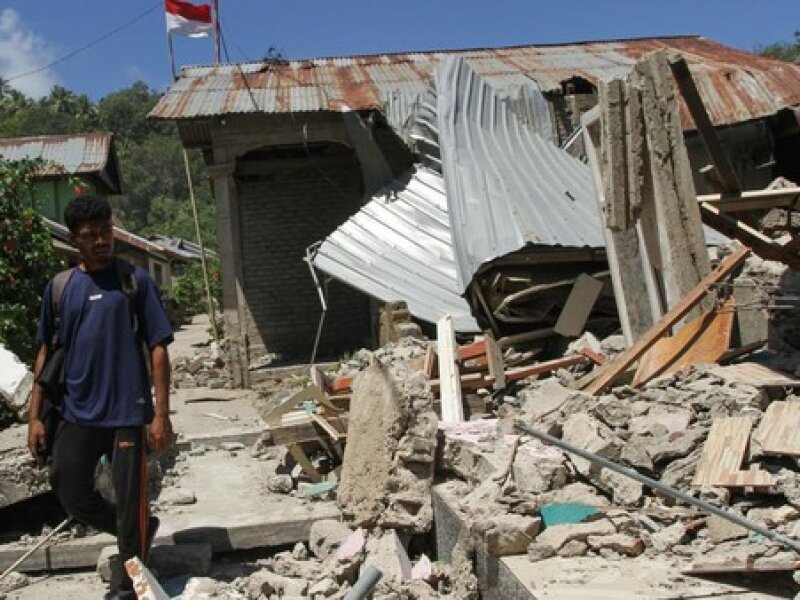 Derita Pengungsi Korban Gempa NTT, Butuh Kehadiran Sistem Islam