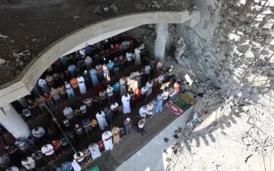 Setelah Dua Tahun, Warga Gaza Kembali Gelar Salat Jumat di Atas Reruntuhan Masjid